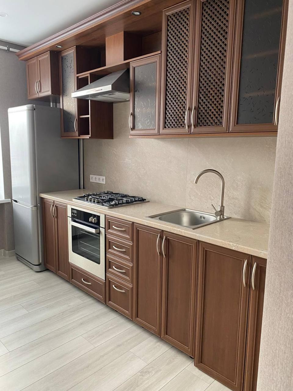 Apartpoltava Двокімнатні Апартаменти З Джакузі Біля Листопаду Exteriér fotografie